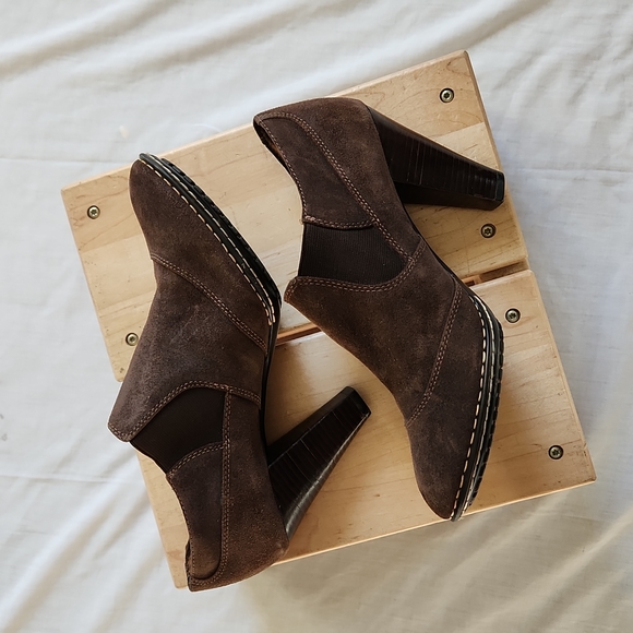SOFFT size 8 1/2, booties, brown suede #1158 - Picture 2 of 7